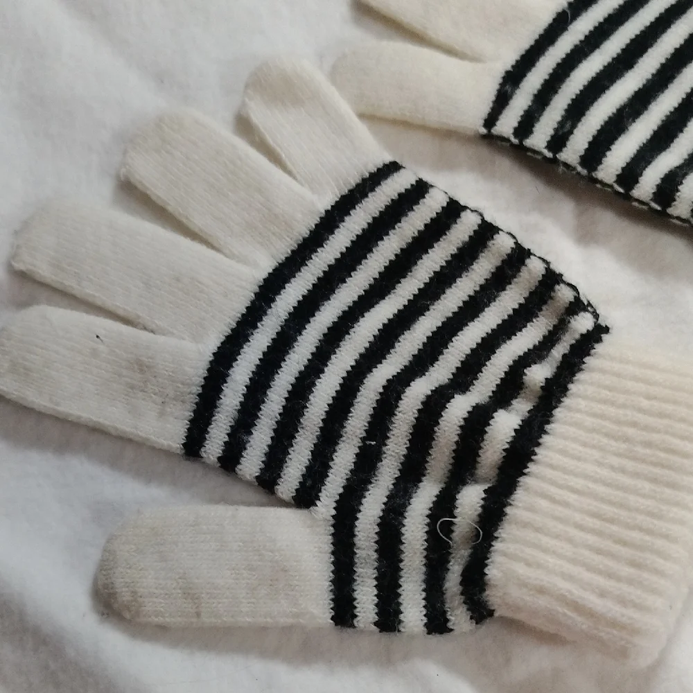 Women's Black And White Gloves